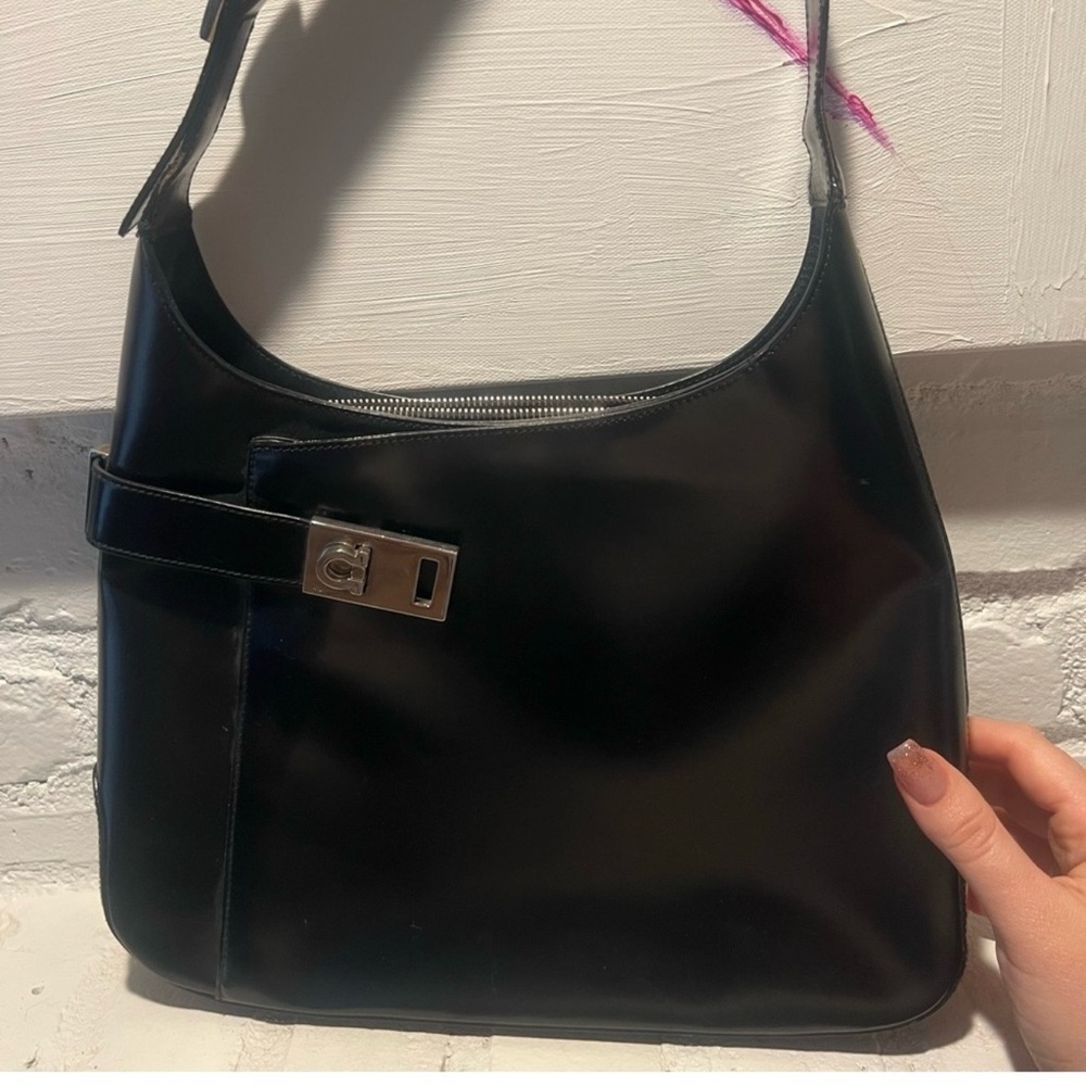 Elegant Black Leather Shoulder Bag
